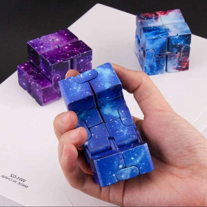 Model Kit Infinite Dimension - Cubo mágico infinado com céu estrelado,